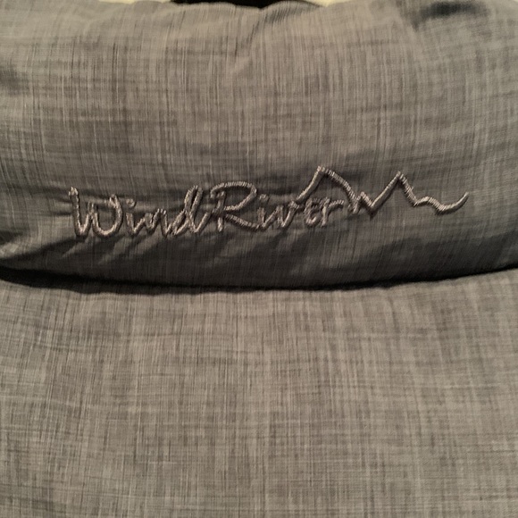 Wind River size medium puffer vest - Picture 4 of 5